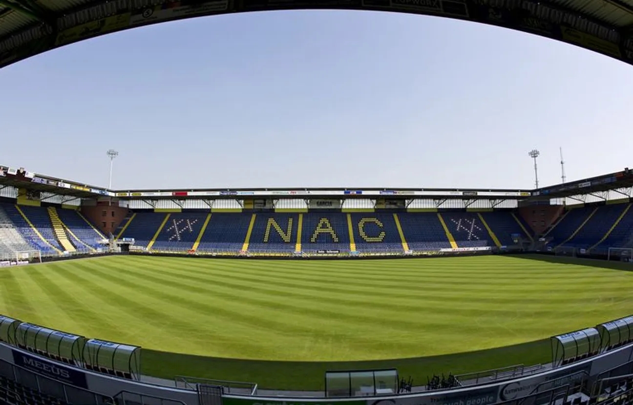 Panorama afbeelding van het voetbalveld in het Rat Verlegh Stadion
