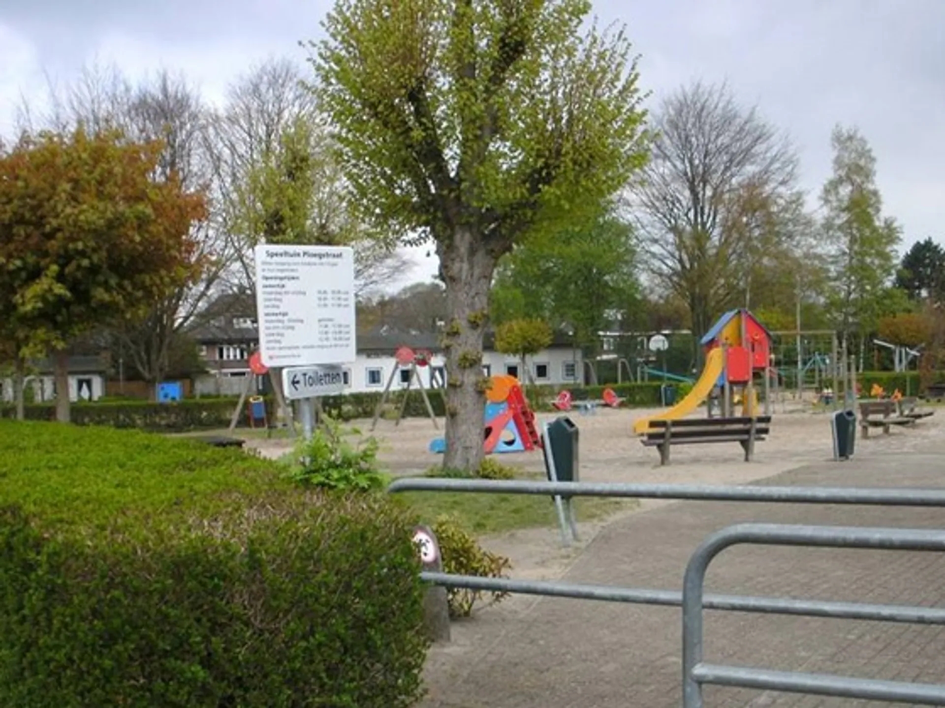 speeltuin met speeltoestelen