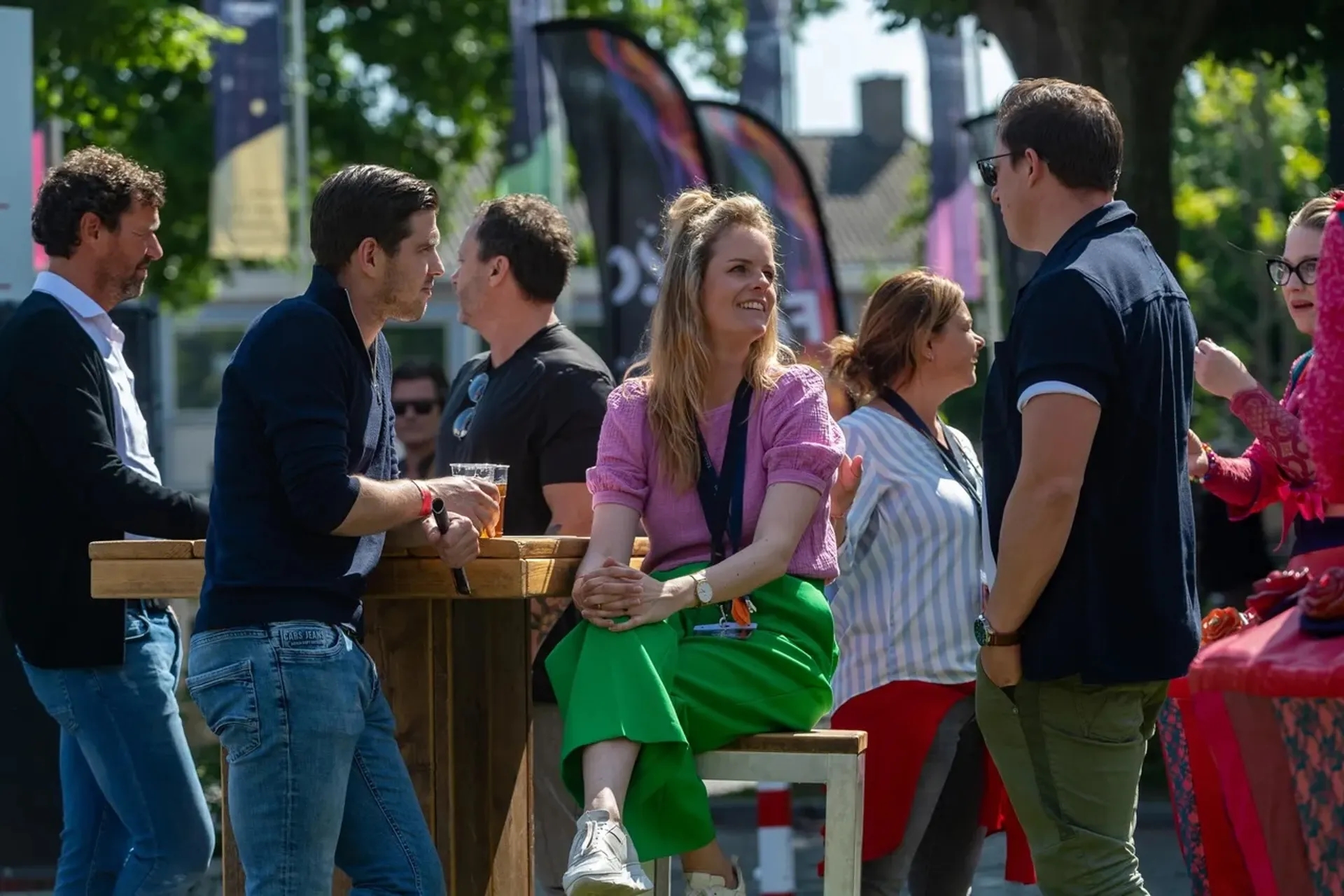 Medewerkers van de Triple O Campus in Breda die met elkaar praten