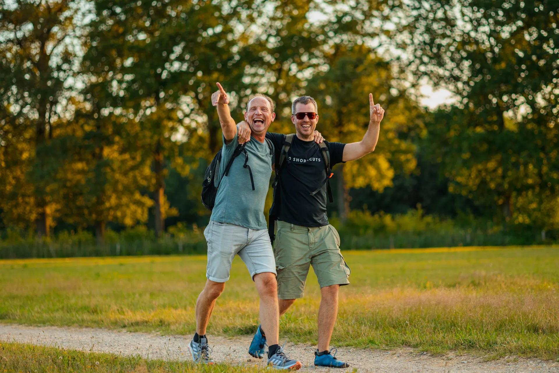 Twee mannen die meedoen aan BredaWandelt.