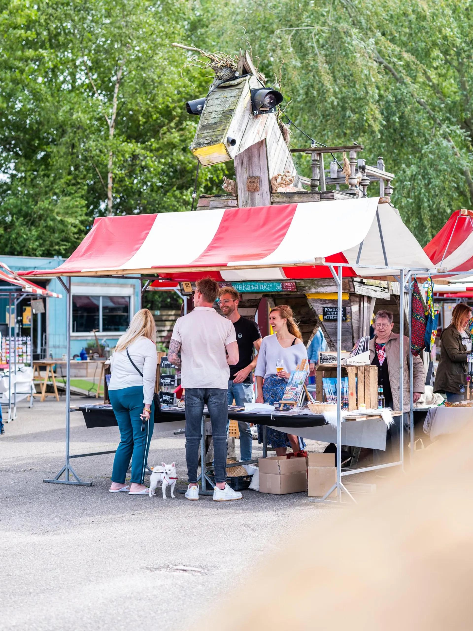 Foto van een creatieve markt bij STEK Breda