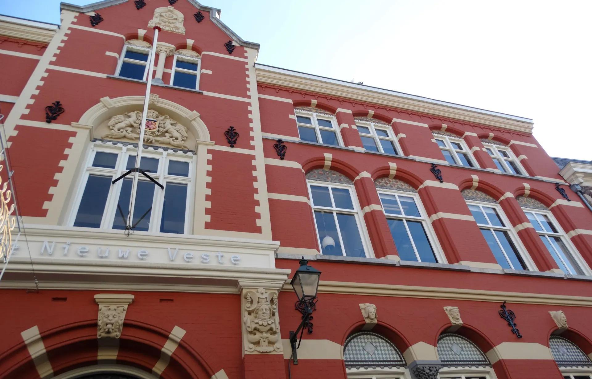 Rode gevel van het Huis Ocrum