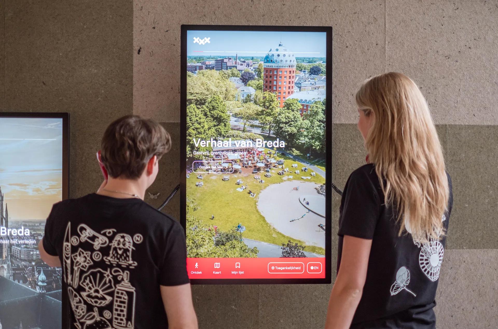 Staff of the Explore Breda Store by an interactive screen